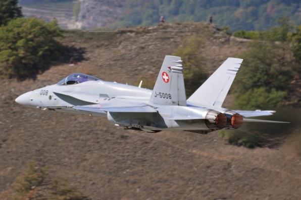 Hptm Ralph Knittel, genannt Deasy, startet zum Display an der Sion Airshow 2011