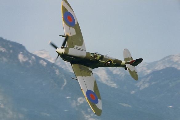 Der legendäre Ray Hanna mit seiner Spitfire in Bex, ca. 1987