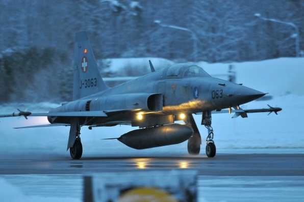 F-5E Tiger II beim Start in Meiringen